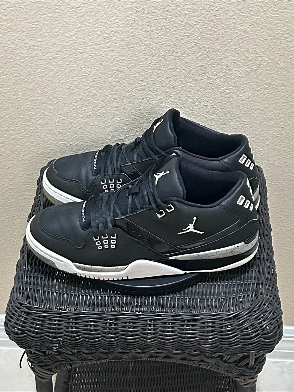 Jordan Flight 23 Black/White-Metallic Silver 317820-011